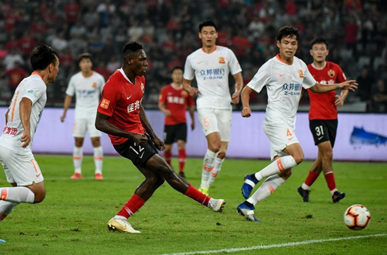 深圳佳兆业客场遭遇失利，保级形势严峻