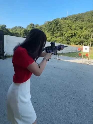 包含泰国射击选手出手如电，胜出比赛的词条