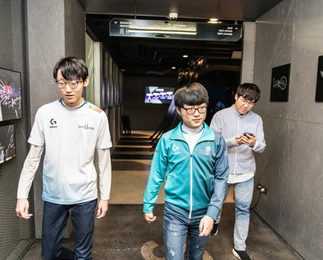 PSG碾压MAD，ShowMaker开启传奇时刻宿敌对决四强赛，让粉丝疯狂欢呼的简单介绍
