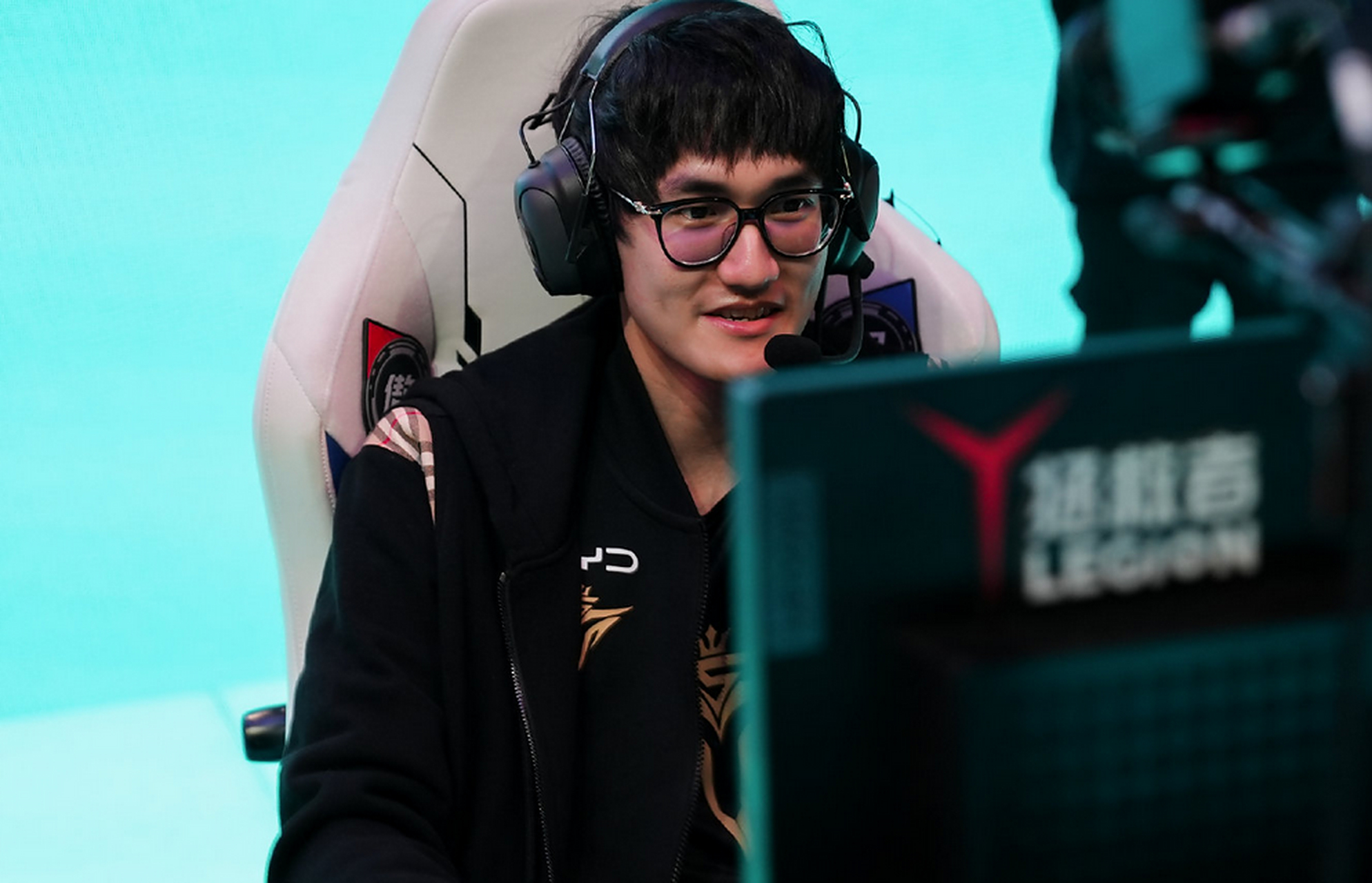 开云体育官方网站-包含V5血洗EDG，Knight极限生还后反打宿命之战入围赛，让粉丝疯狂欢呼的词条