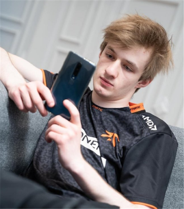 CLG险胜FNC,Doinb单局斩获MVP峡谷大战八强赛,成为赛场最大亮点的简单介绍 CLG险胜FNC,Doinb单局斩获MVP峡谷大战八强赛,成为赛场最大亮点的简单介绍