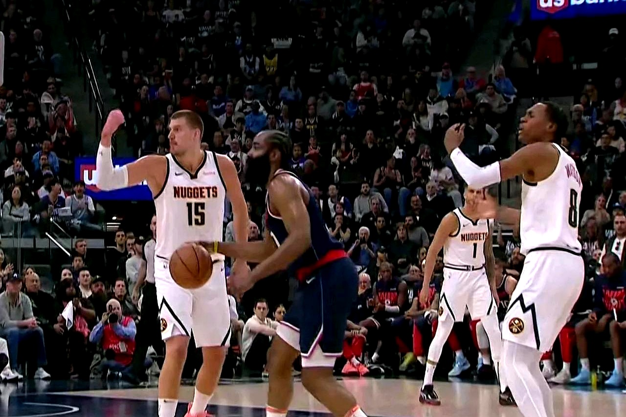 开云体育APP下载-快船客场大胜掘金，众将火力全开引领胜利