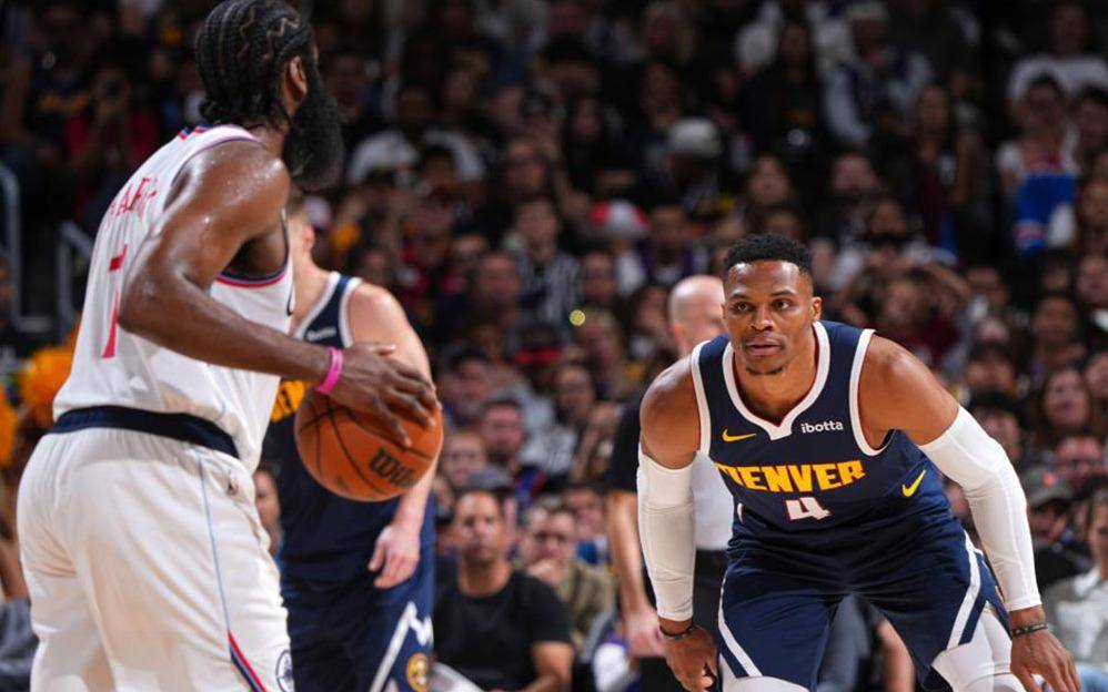 快船客场大胜掘金,众将火力全开引领胜利 快船客场大胜掘金,众将火力全开引领胜利