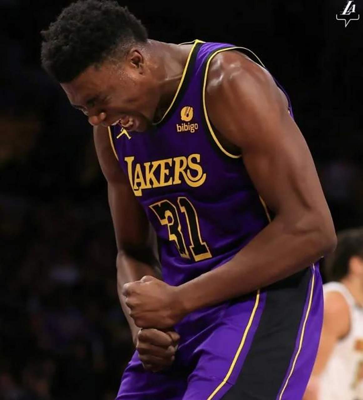 湖人客场大胜掘金，浓眉哥砍下33分的简单介绍