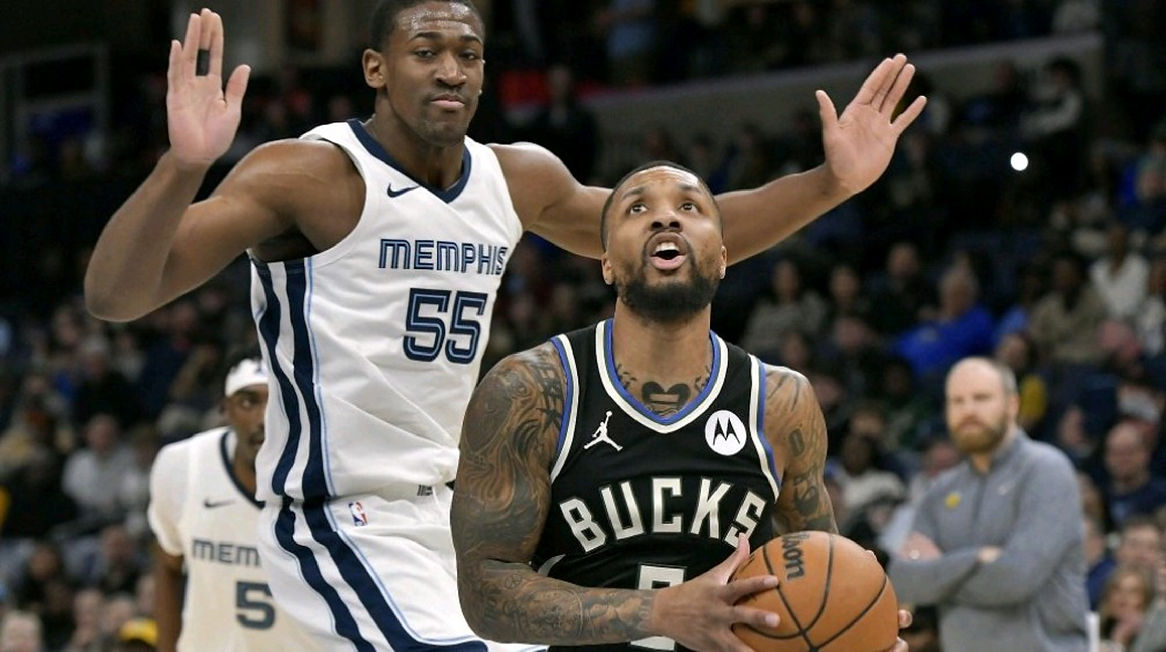 灰熊客战雄鹿高歌飞扬主场飙中16个三分 灰熊客战雄鹿高歌飞扬主场飙中16个三分