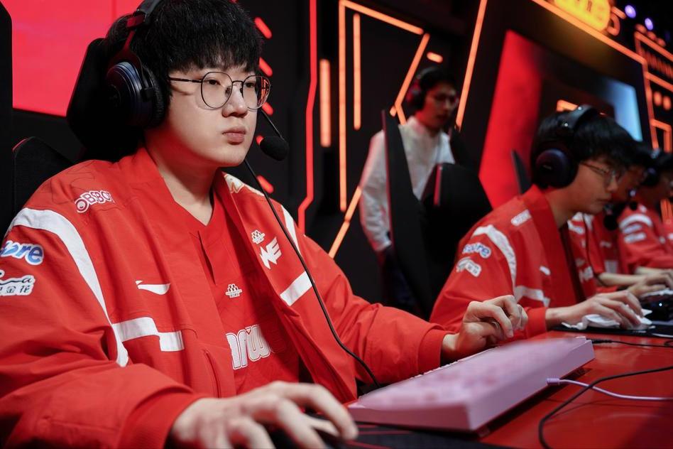 开云平台-LGD翻盘JDG，Ruler团战一打五焦点之战半决赛，技惊四座