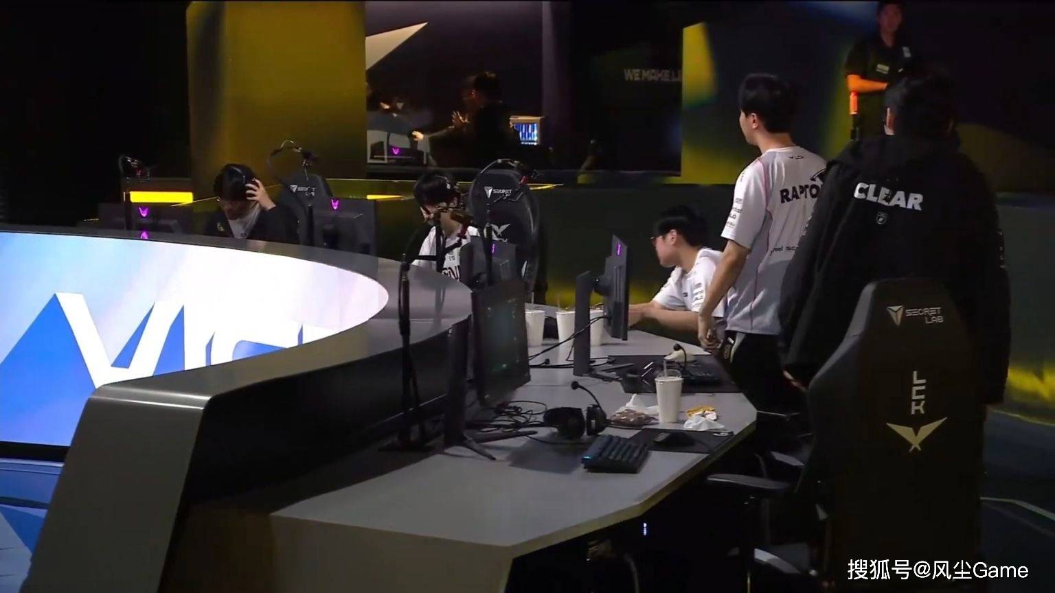 G2险胜T1，Viper拿下关键大龙峡谷大战入围赛，成为赛场最大亮点