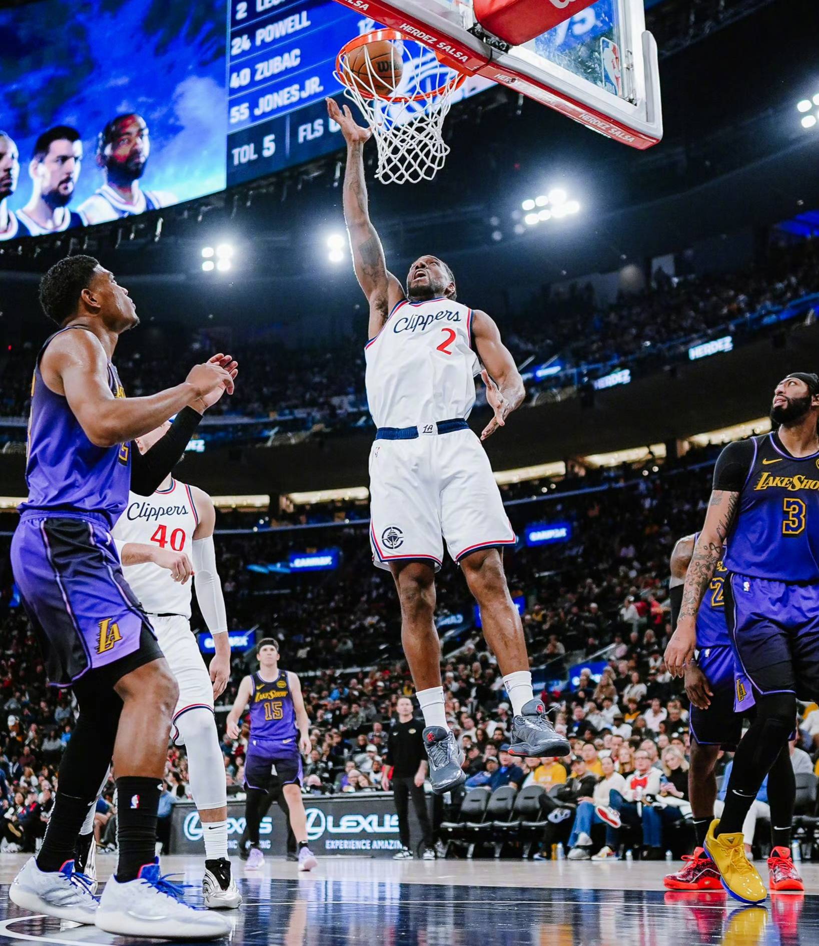 快船队击败马刺，结束两连败