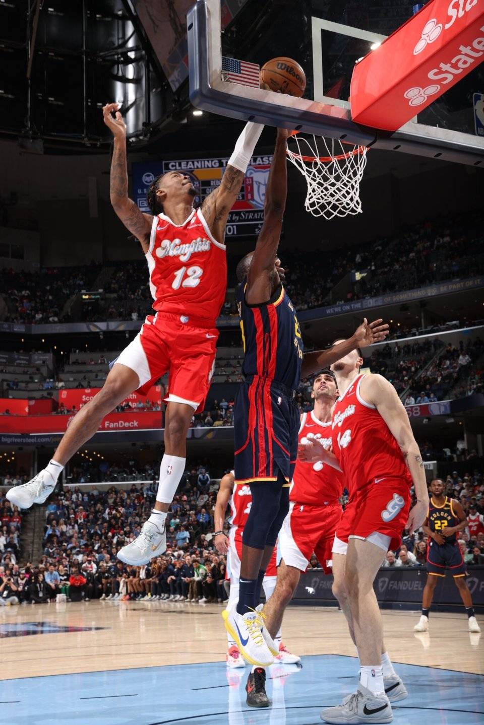 开云体育-火箭客场大胜灰熊，强势登顶