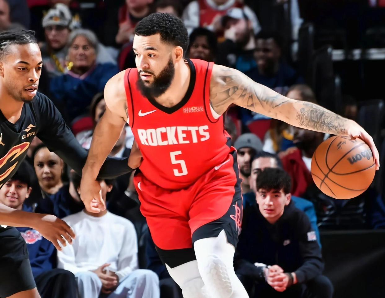 鹈鹕队主场惨败灰熊，遭受失利