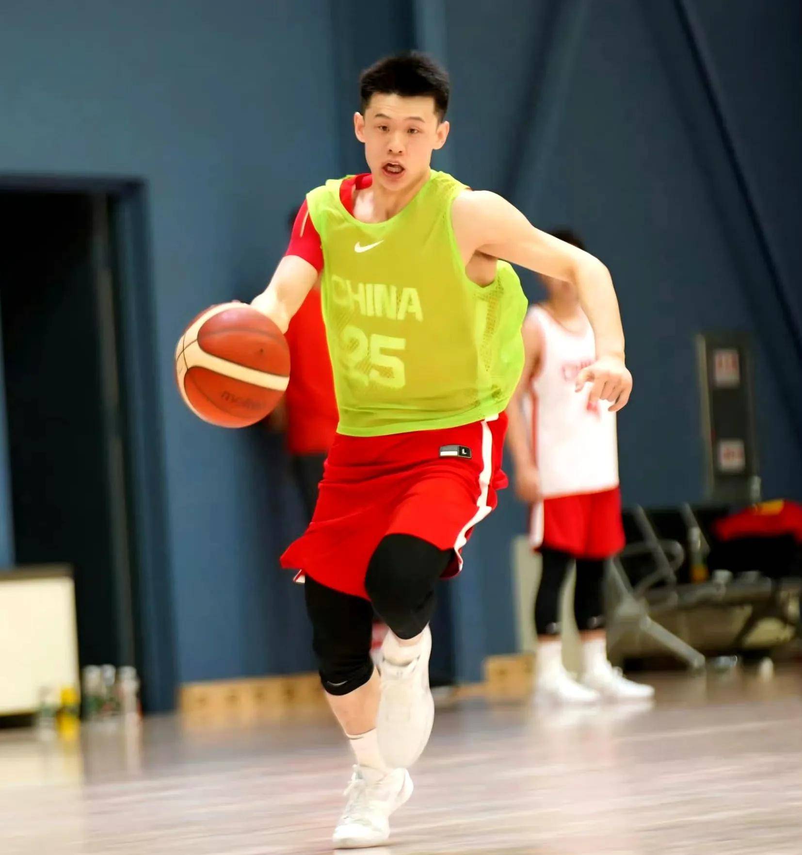 深圳队迎来湖南男篮挑战，激烈角逐即将展开