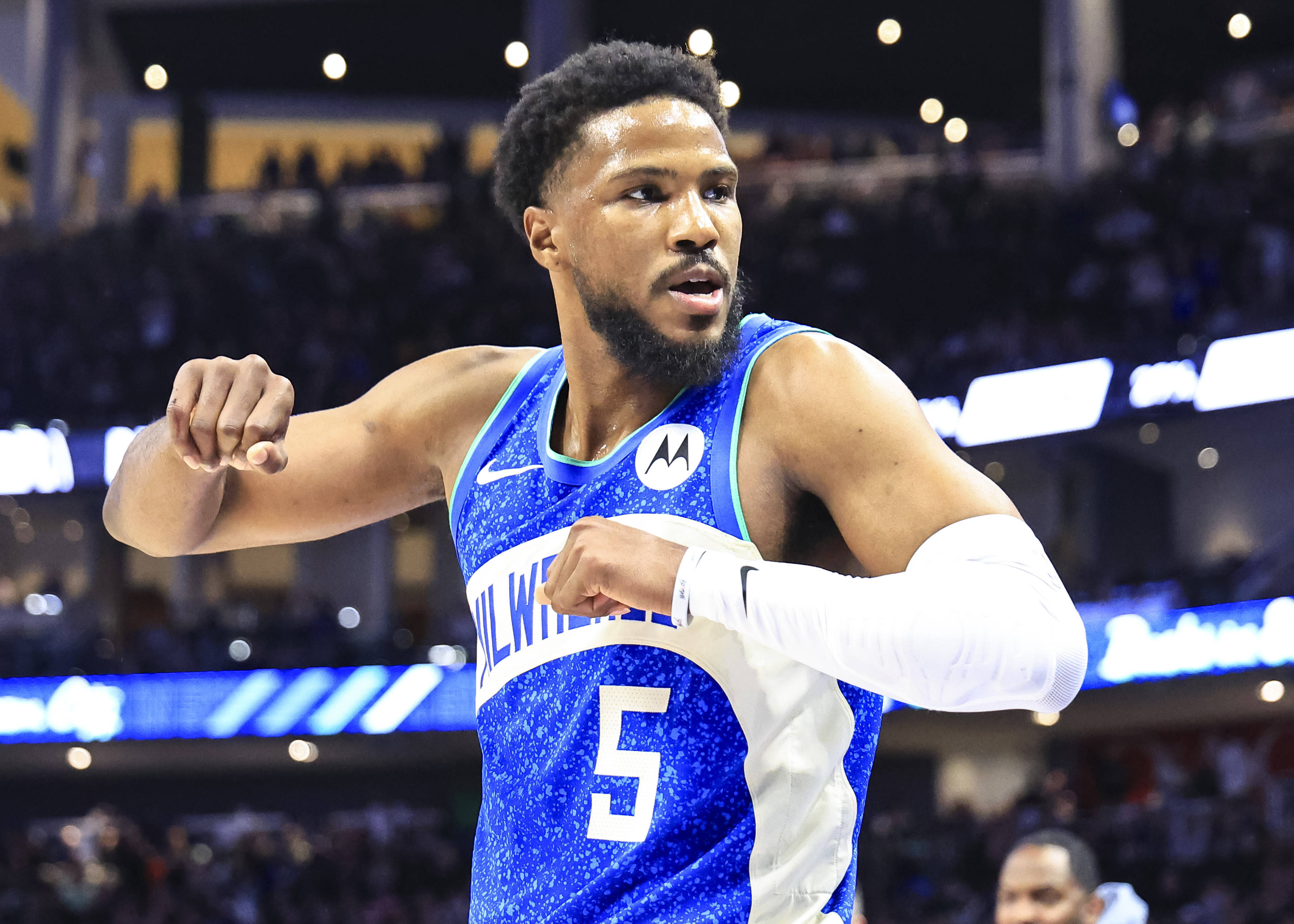 篮网击败雄鹿，系列赛战胜一城