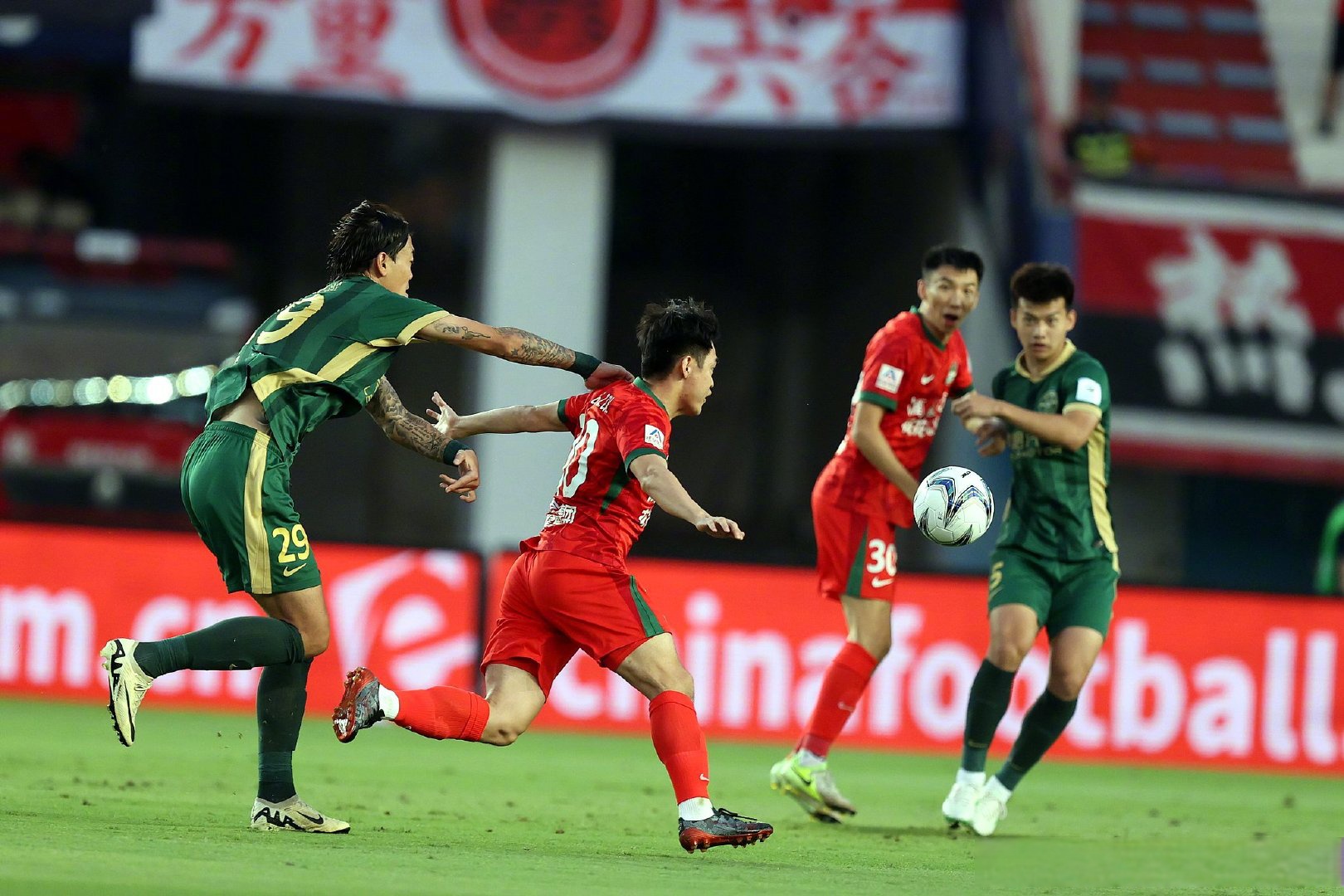 中国队再次问鼎,征服赛场无人能挡的简单介绍 中国队再次问鼎,征服赛场无人能挡的简单介绍