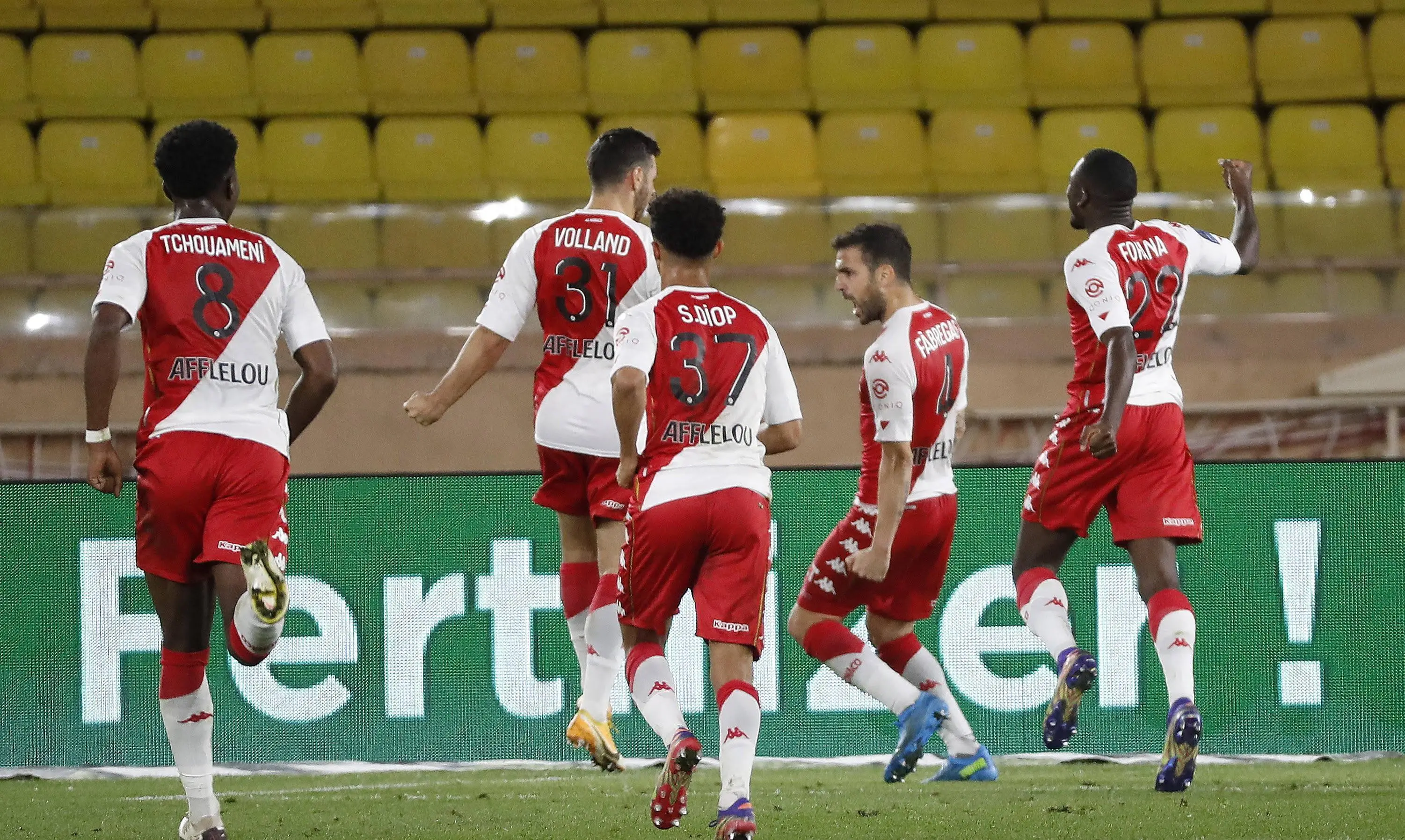 争议频发！法甲联赛引起球迷热议