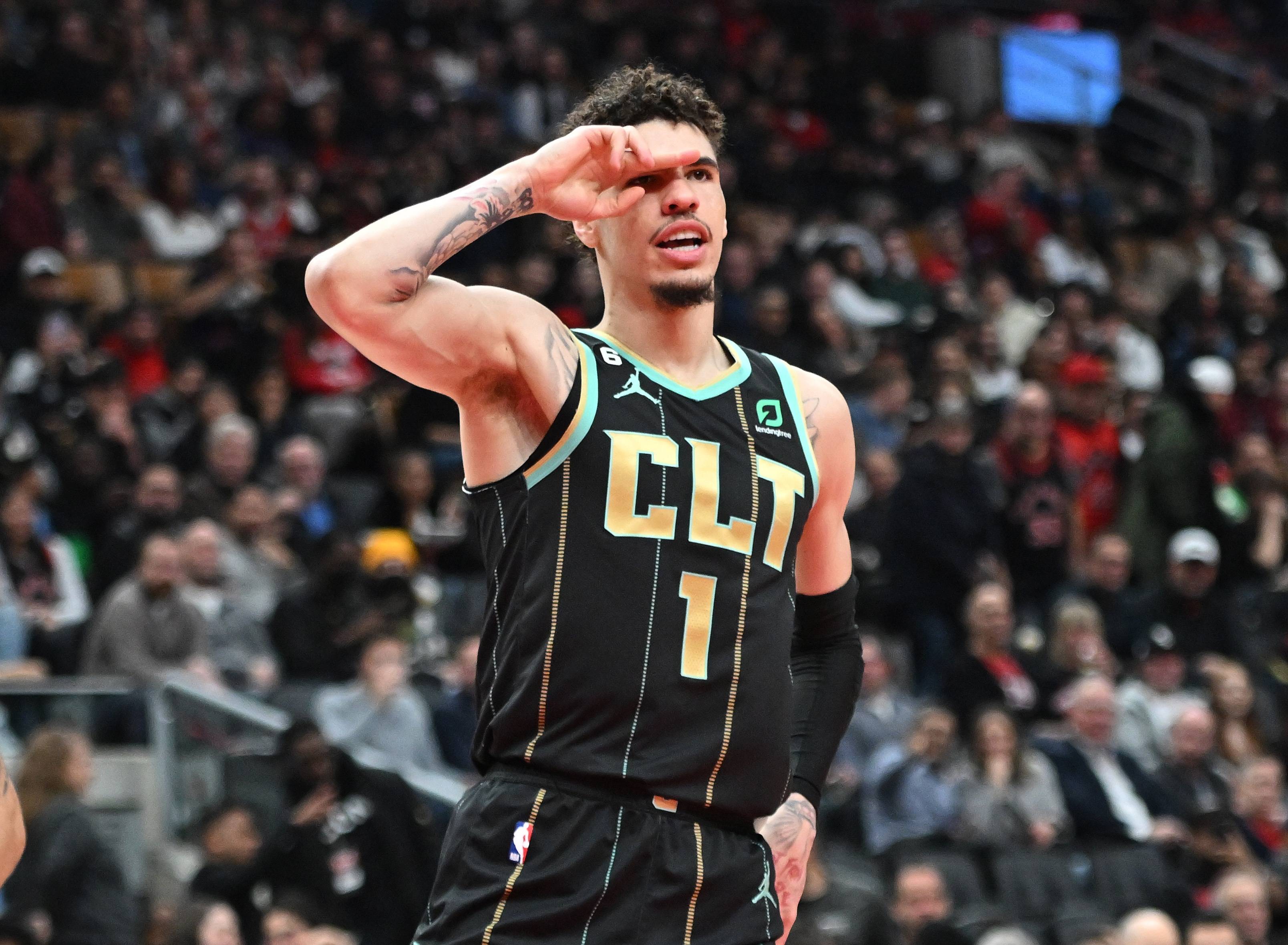 骑士队在比赛中低迷失利于黄蜂队