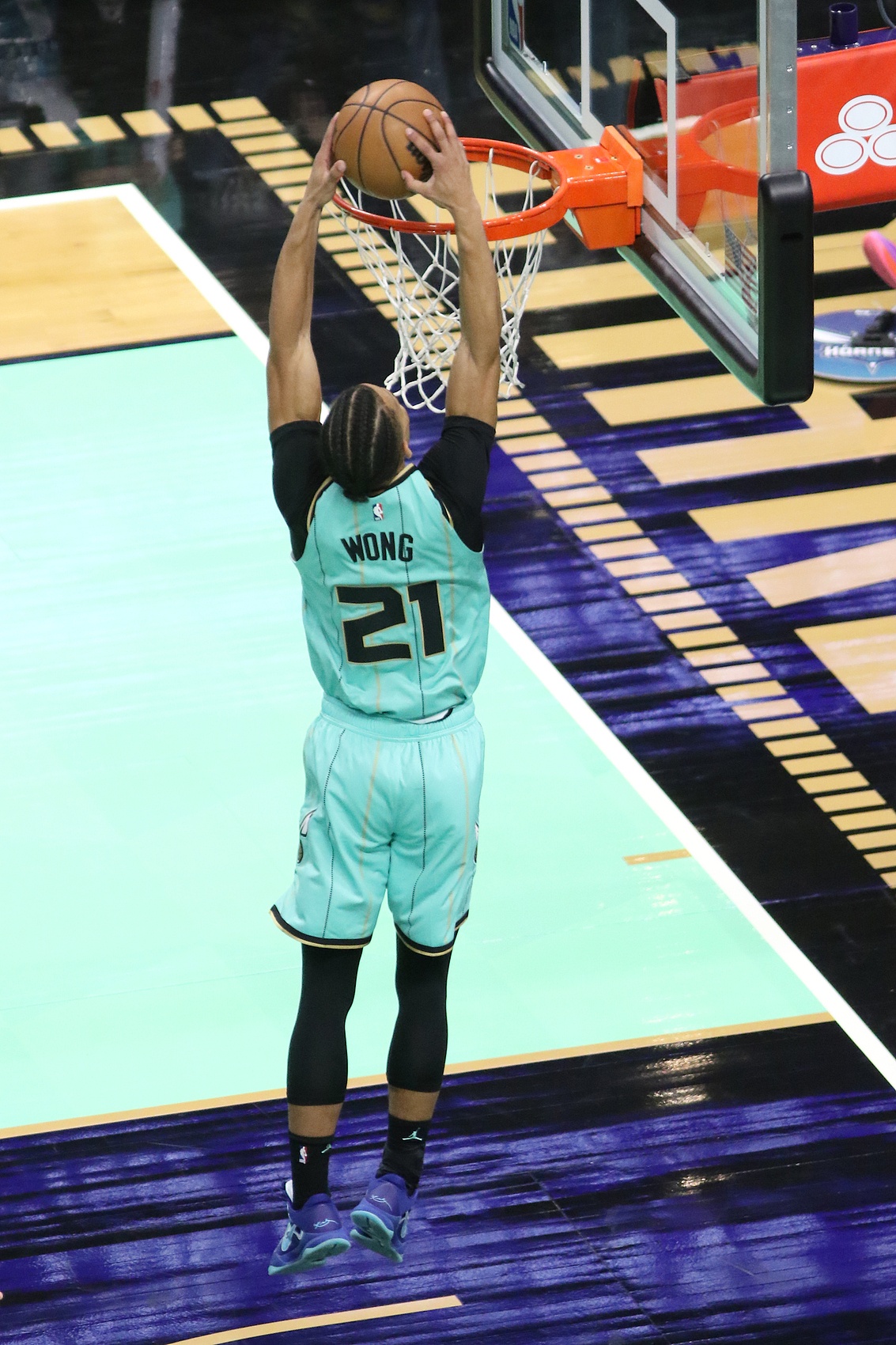 骑士队在比赛中低迷失利于黄蜂队