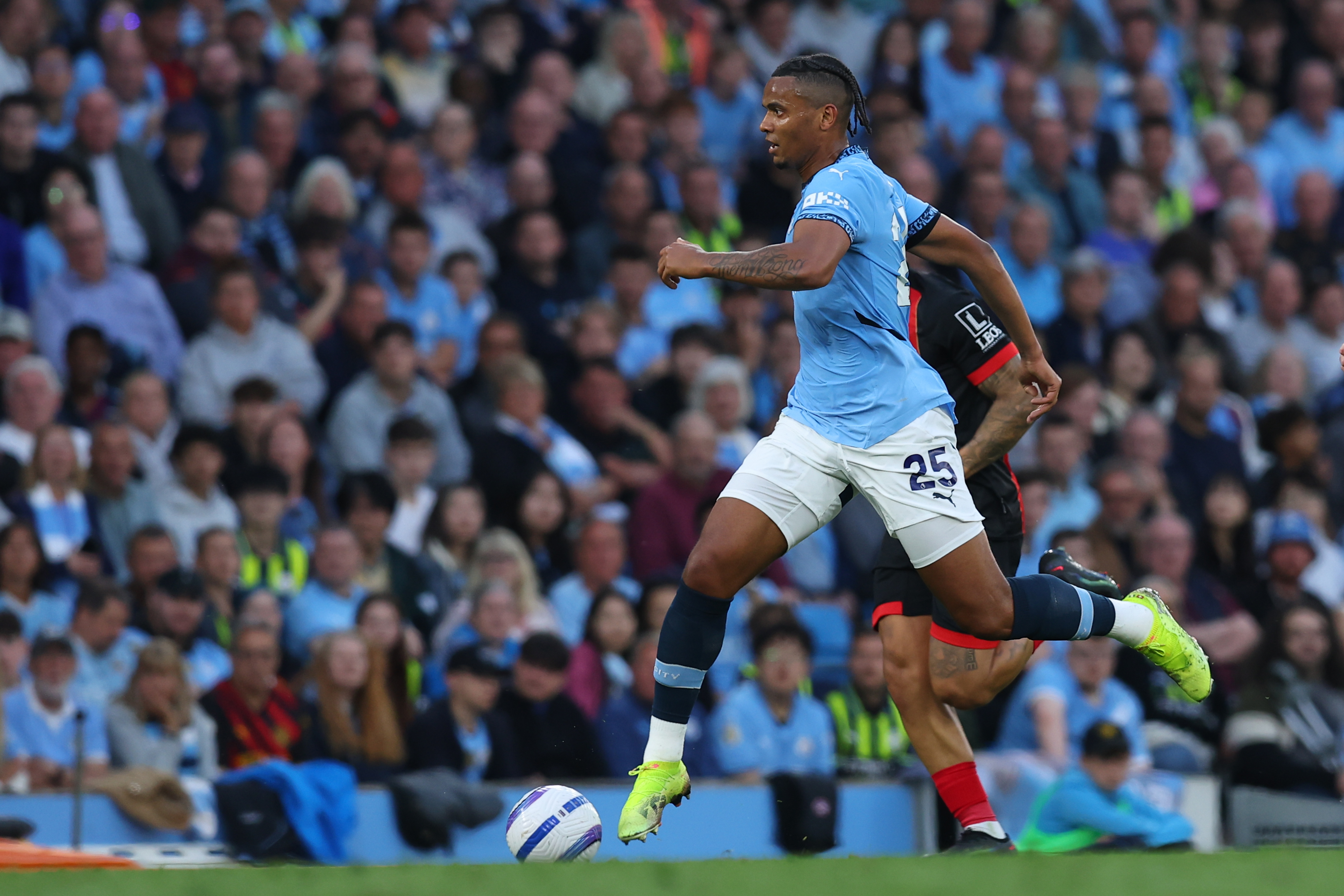 曼城战胜伯恩茅斯，保持领跑地位