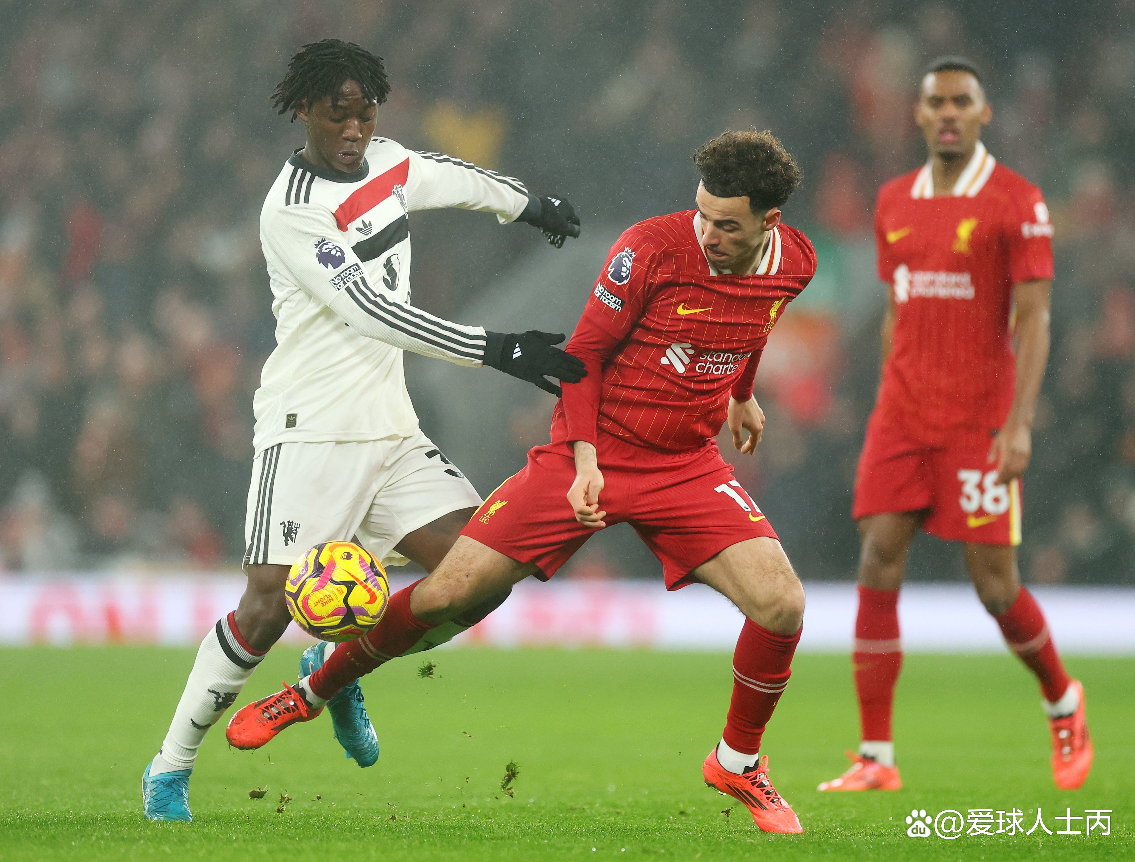 马德里竞技连扳两球,取得胜利 马德里竞技连扳两球,取得胜利