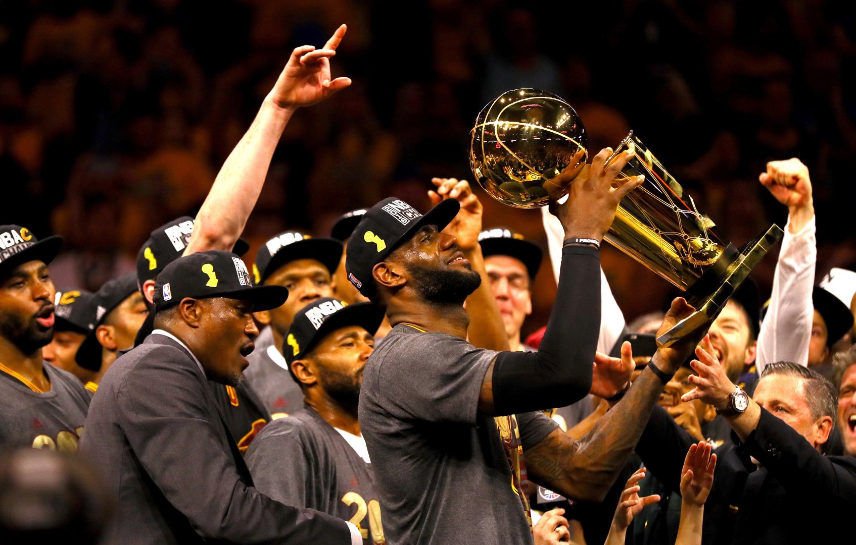 湖人客场胜开拓者，詹姆斯砍下45分夺胜