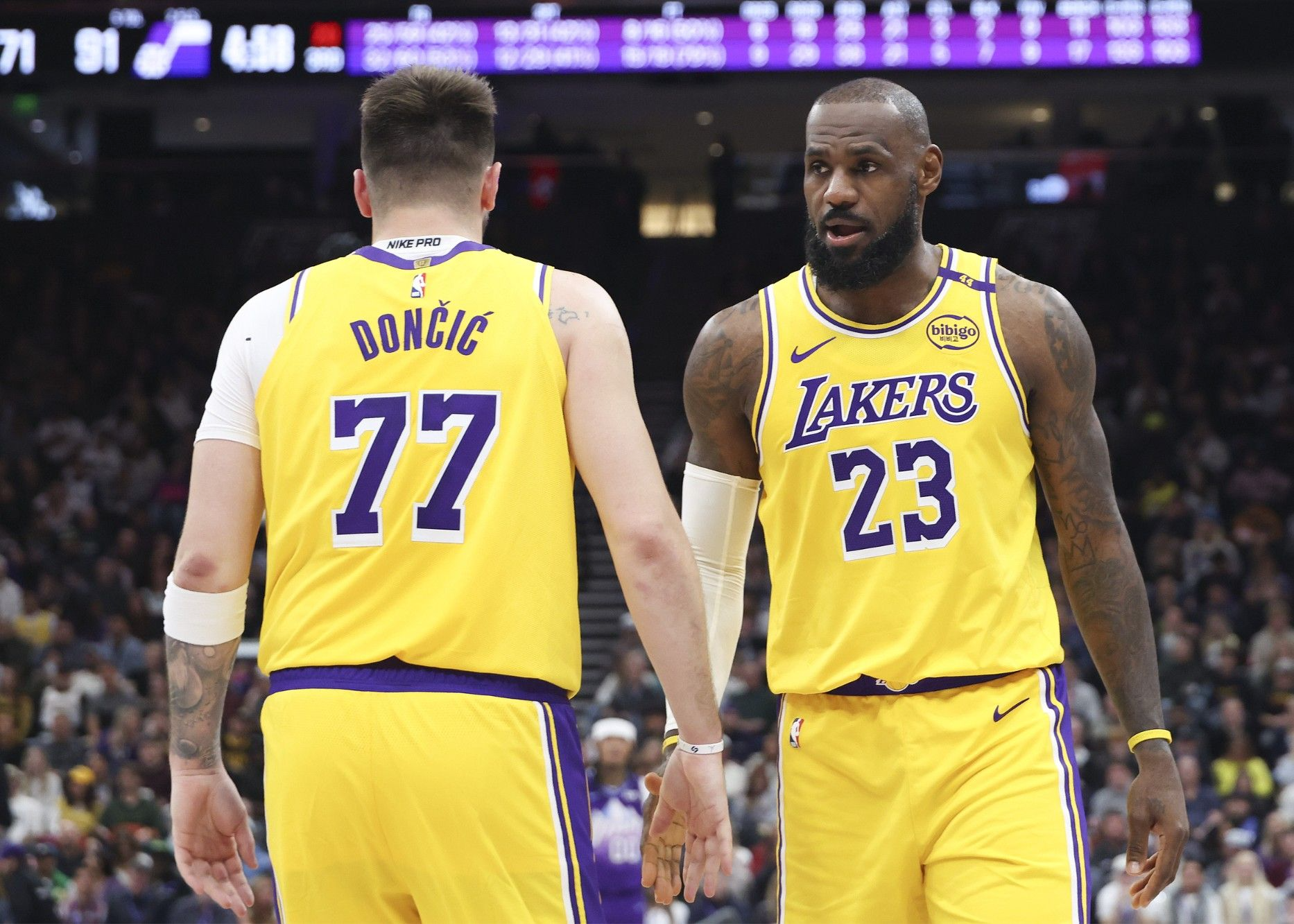 湖人客场胜开拓者，詹姆斯砍下45分夺胜