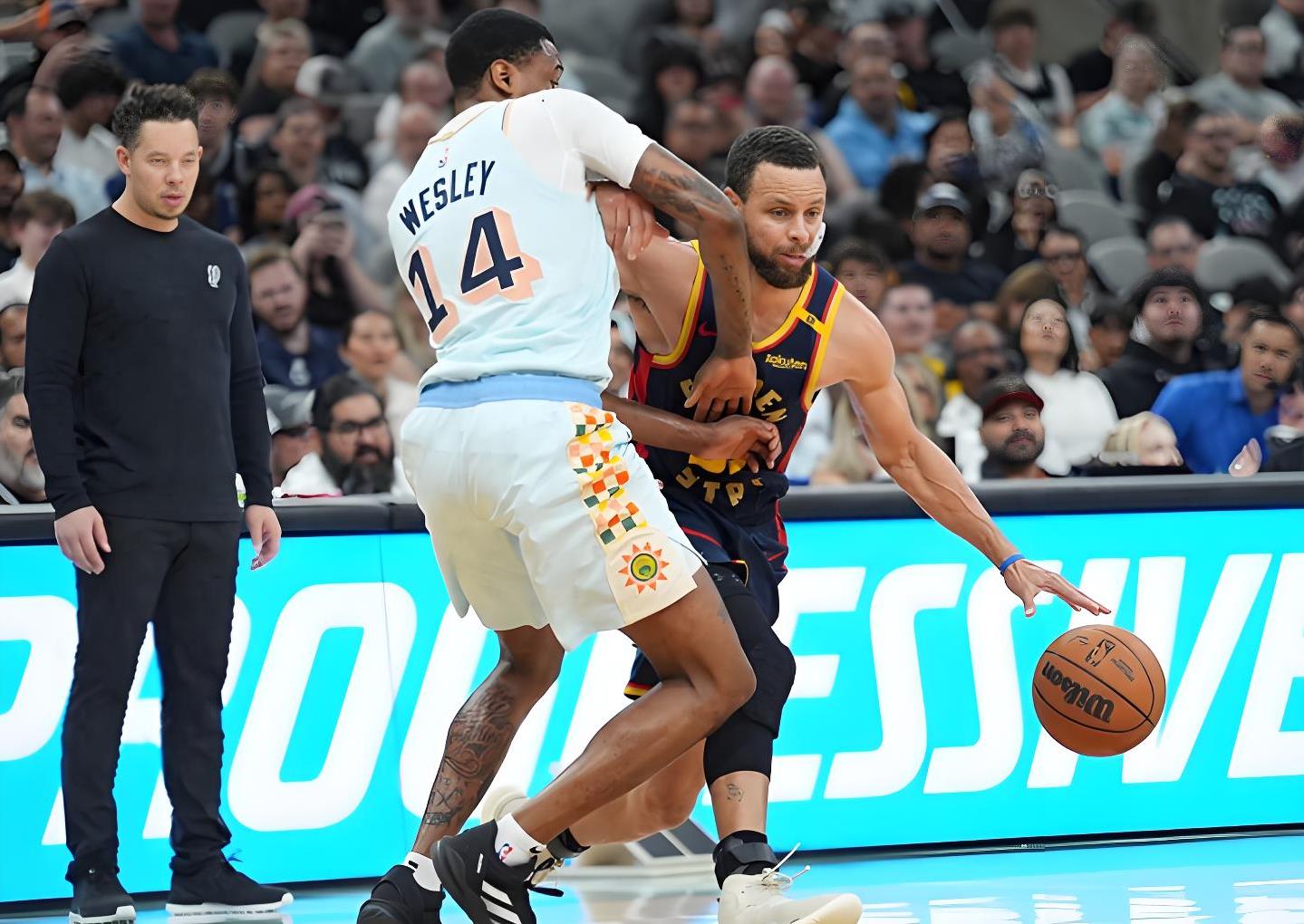 勇士队奋力比赛，争取进入下一轮