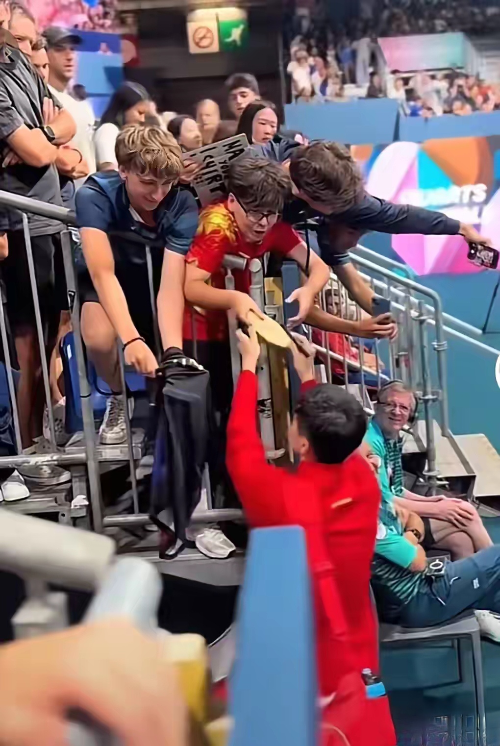 包含奥地利队碾压瑞典队，马龙高光表现的词条