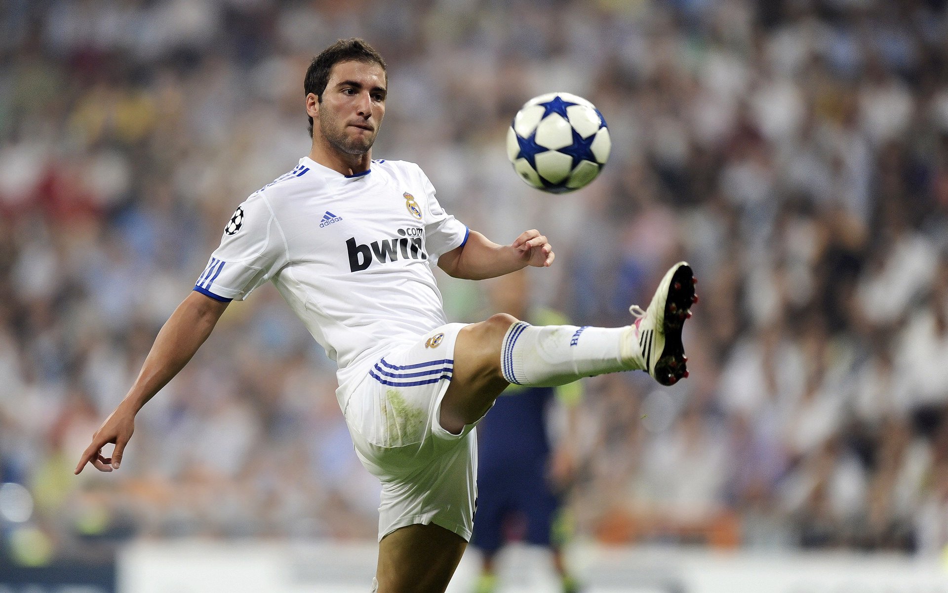 双城记，当阿森纳绊倒热刺，利拉德射穿马刺