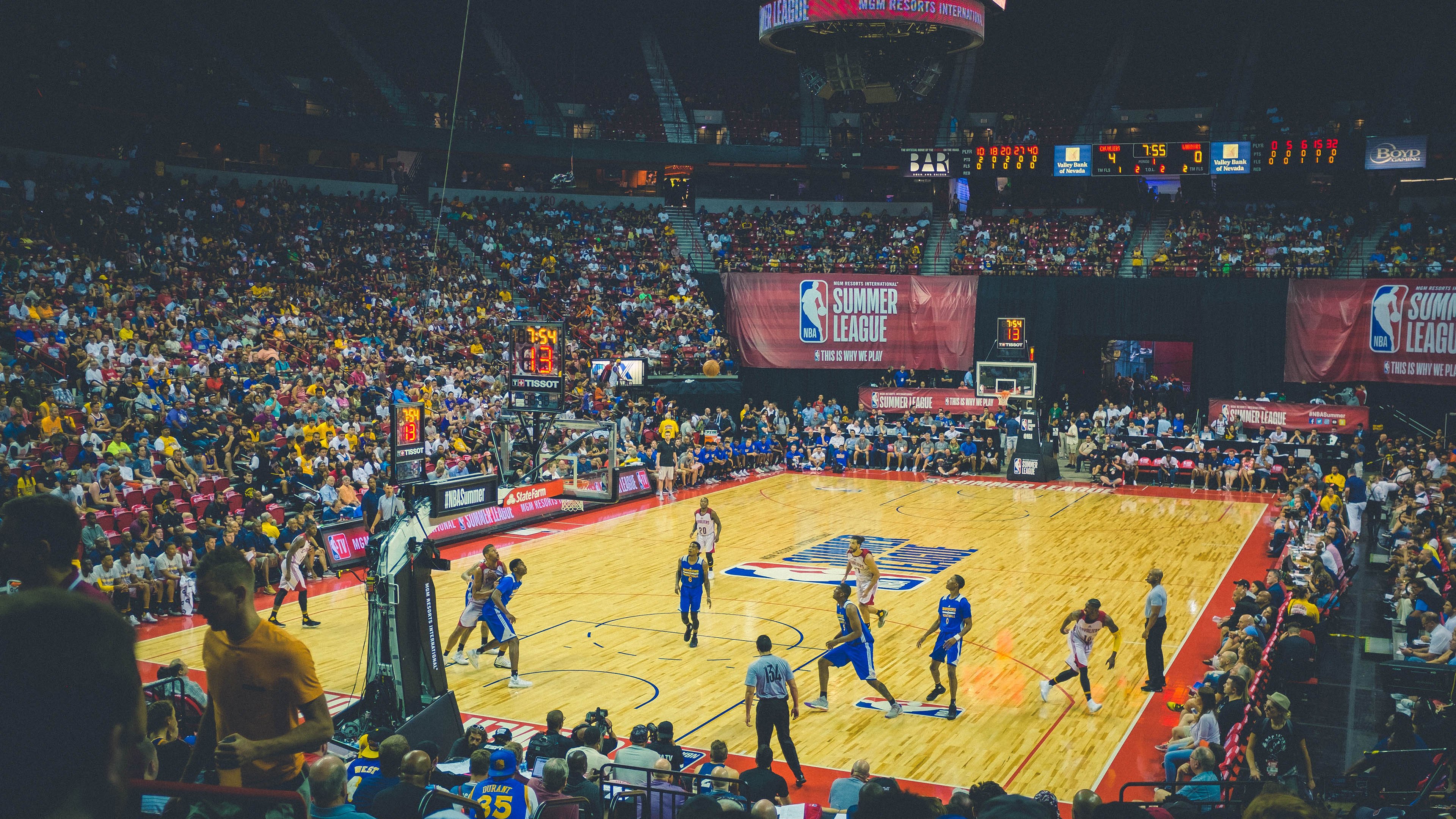 压制艺术，从新疆男篮的窒息防守到塔图姆的生死接管