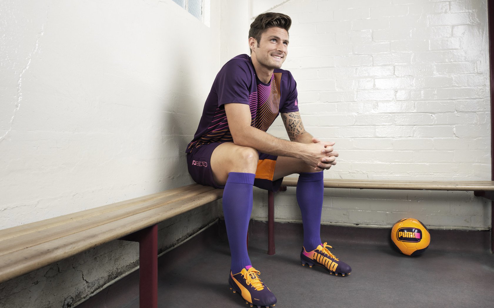 从莱万的轴心革命到巴西的暗夜闪电，攻防转换如何重绘足球地图