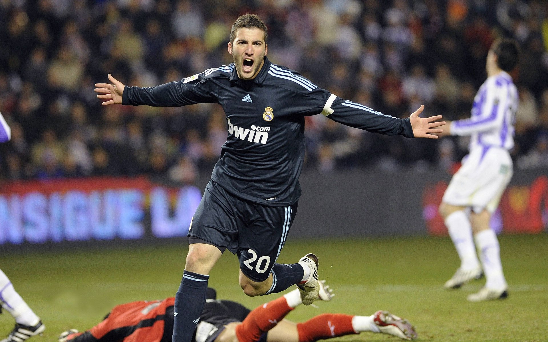 开云体育平台APP-英雄时刻！奥恰洛夫天神下凡，德国队绝境重生逆转波兰